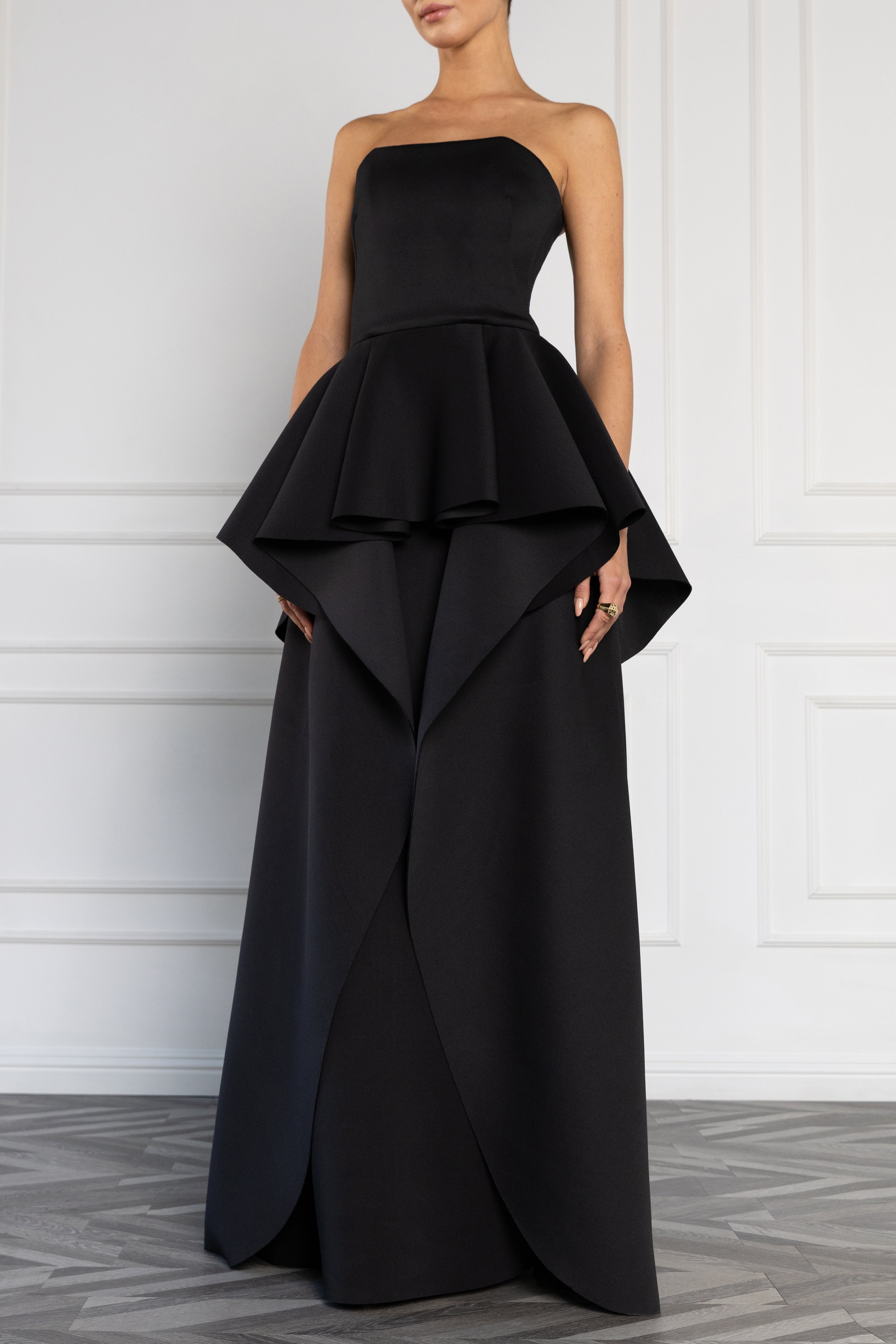 Black Halo Avenia Gown in Black | Size 12 Black Halo Avenia Gown in Black | Size 12