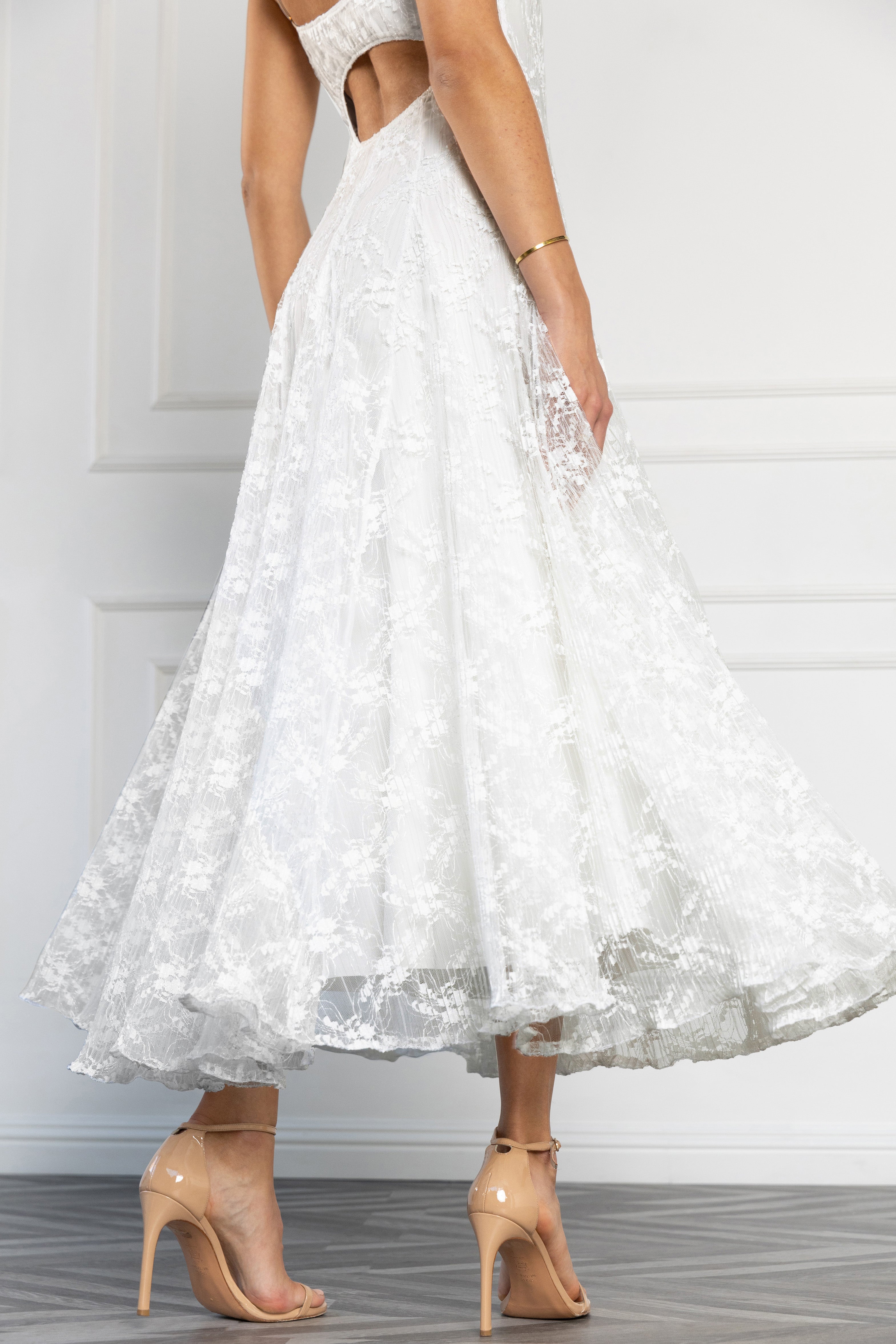 Black Halo Athena Midi Dress in Chantilly White | Size S Black Halo Athena Midi Dress in Chantilly White | Size S